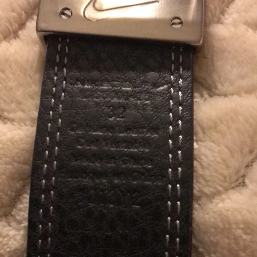 NIKE Men Double Row Stitched Reversible Leather Belt Black/White Silver Buckle